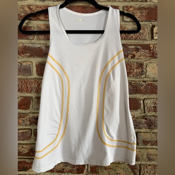 lululemon athletica Tops - Lululemon Silverescent Mesh Running Tank Size 8 White Gold Athletic Top